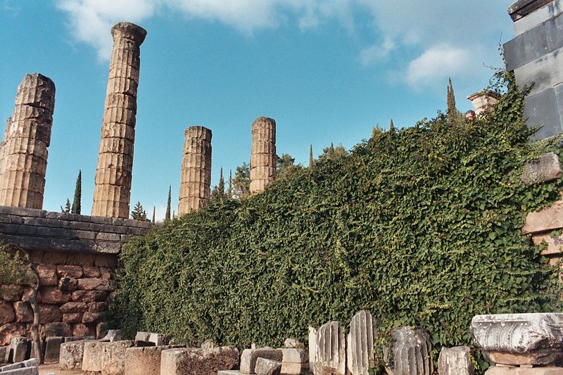 800px-Temple of Apollo at Delphi from below with ivy